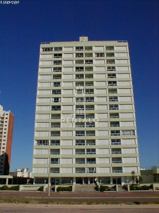 Apartamento ID.824 -  Apartamento de dos dormitorios en venta y alquiler frente al mar Punta del Este