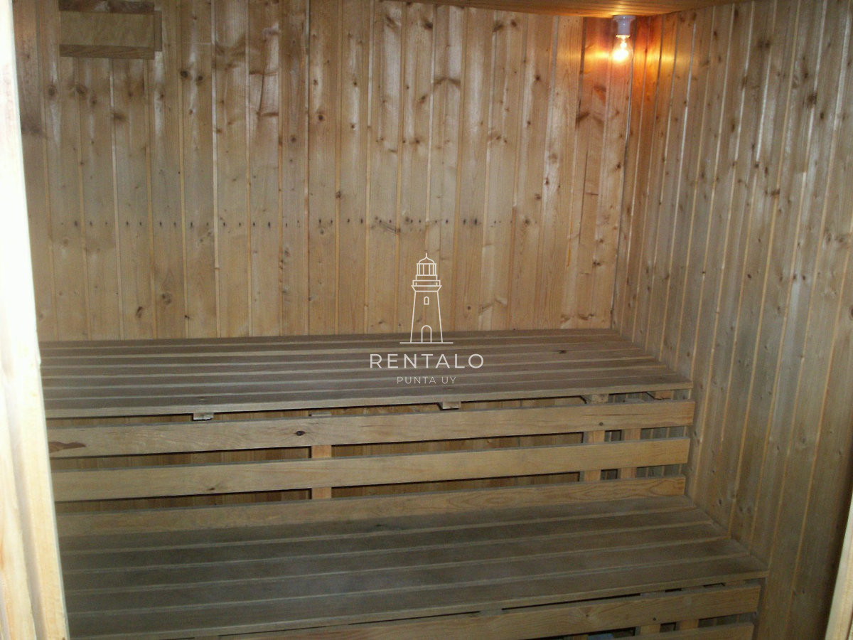 Apartamento ID.824 -  Apartamento de dos dormitorios en venta y alquiler frente al mar Punta del Este