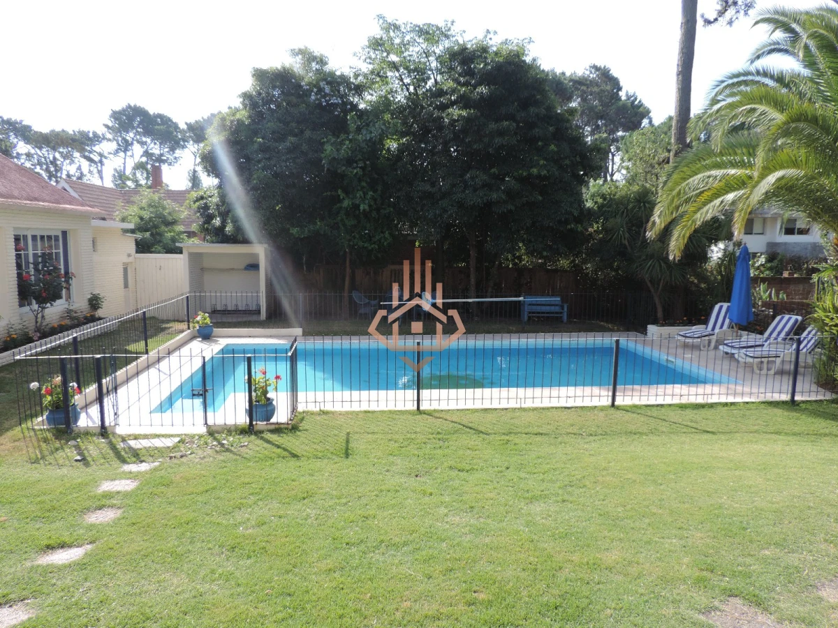 Vendo Casa de 5 Dormitorios en Punta del Este