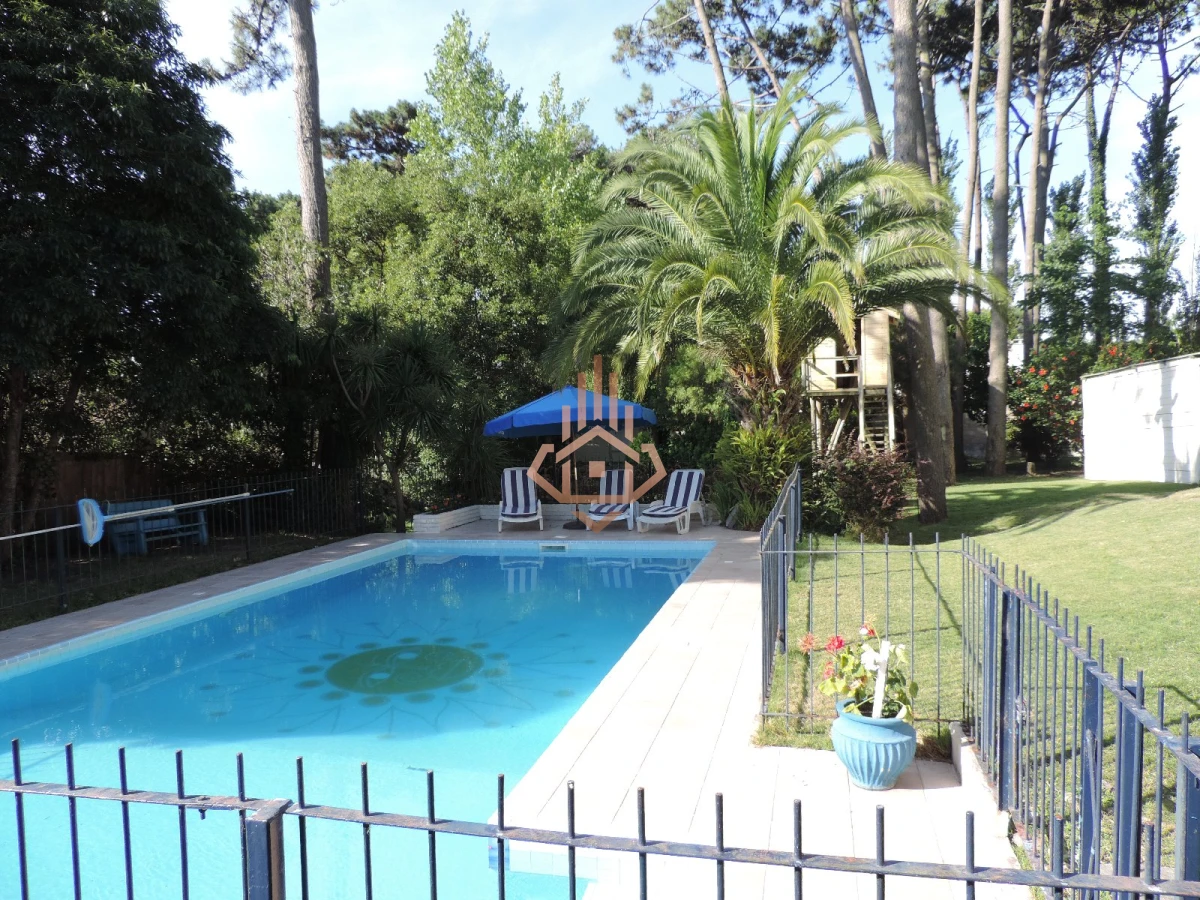 Vendo Casa de 5 Dormitorios en Punta del Este