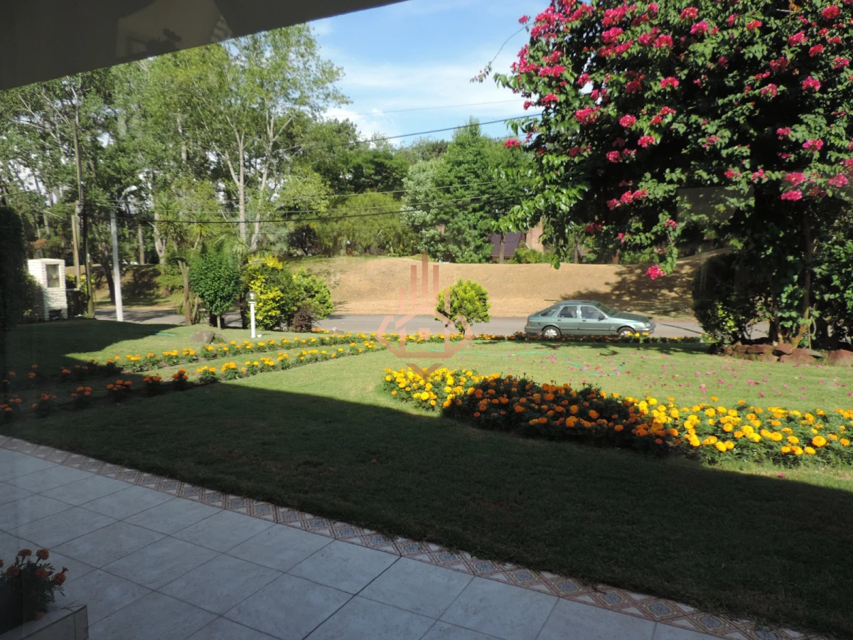 Vendo Casa de 5 Dormitorios en Punta del Este