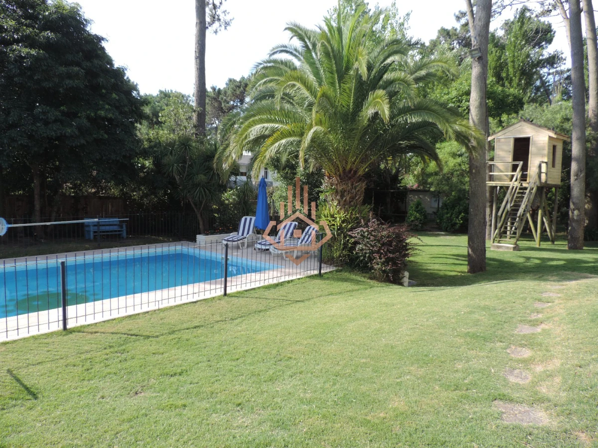 Vendo Casa de 5 Dormitorios en Punta del Este