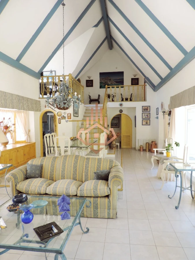 Vendo Casa de 5 Dormitorios en Punta del Este