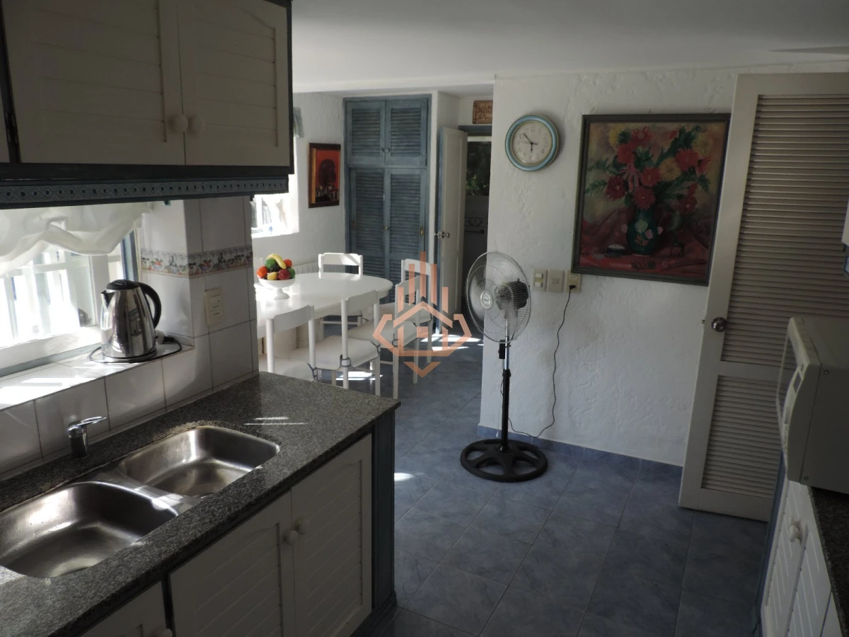 Vendo Casa de 5 Dormitorios en Punta del Este