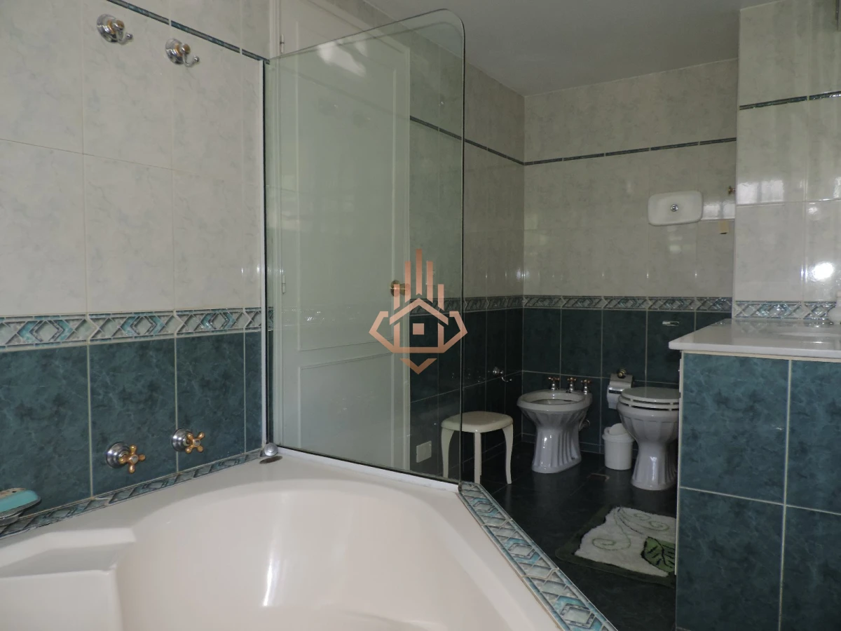 Vendo Casa de 5 Dormitorios en Punta del Este