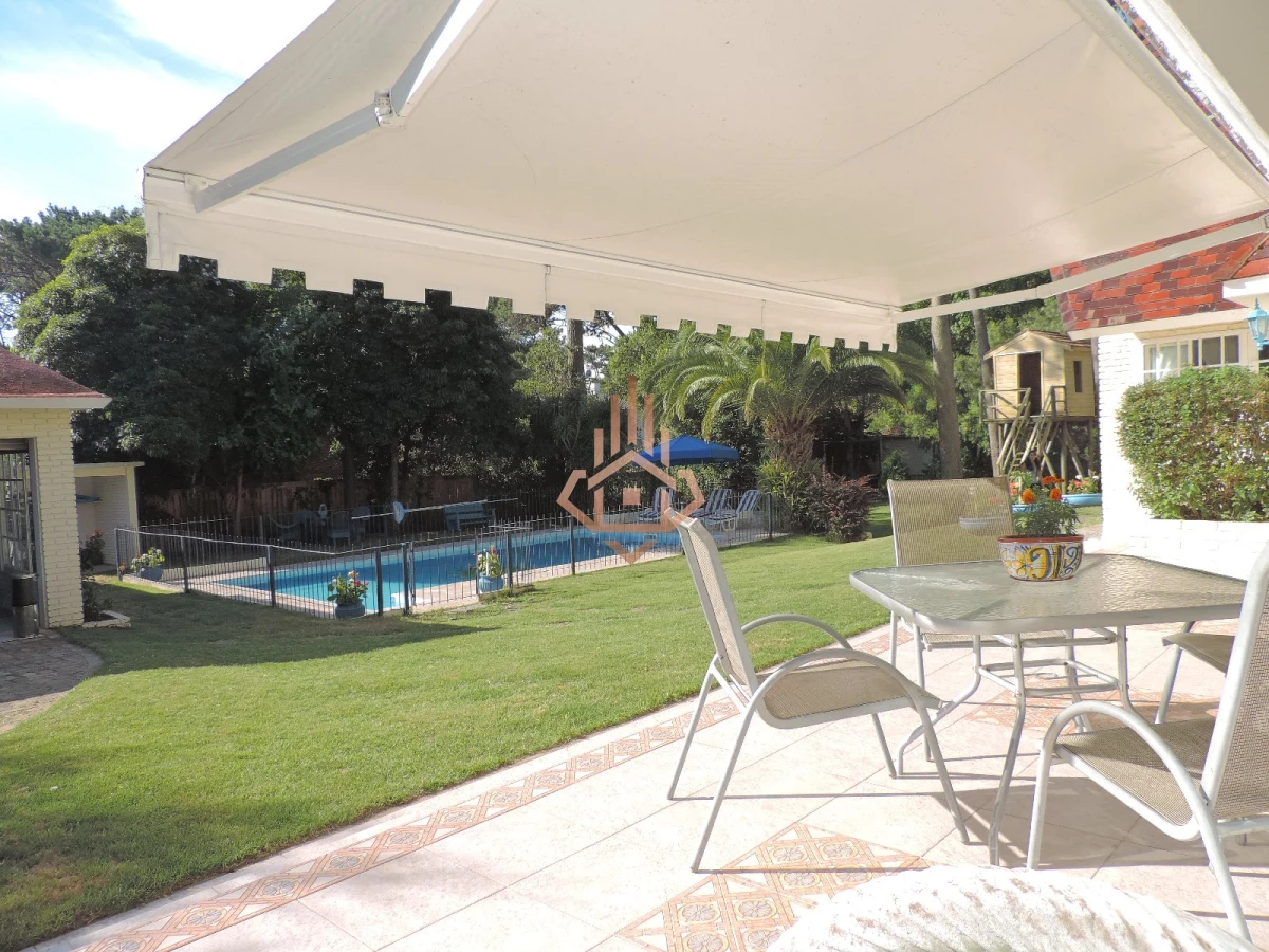 Vendo Casa de 5 Dormitorios en Punta del Este
