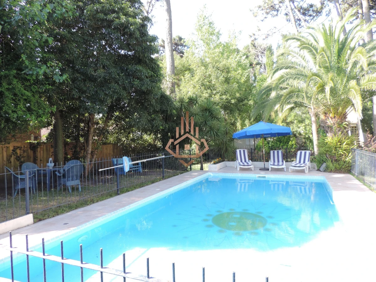 Vendo Casa de 5 Dormitorios en Punta del Este