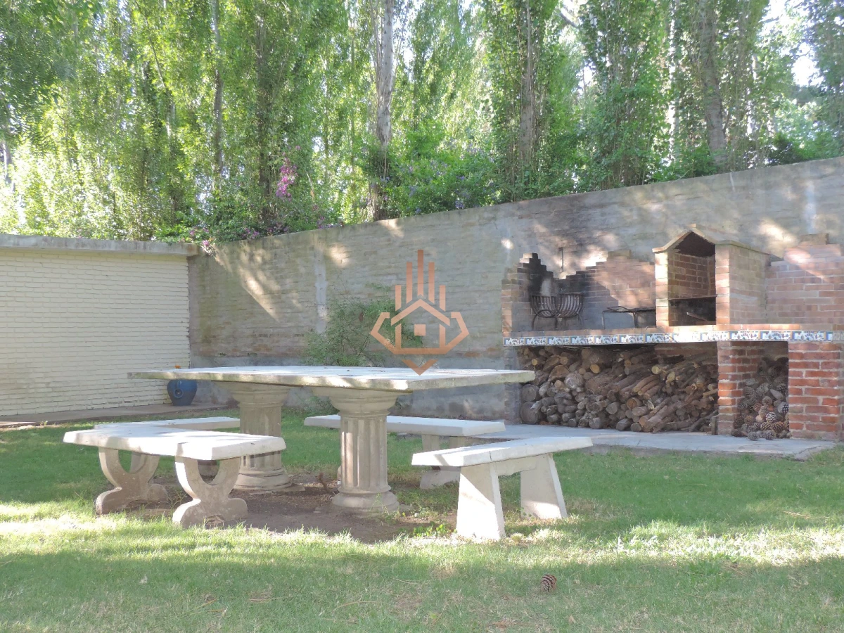 Vendo Casa de 5 Dormitorios en Punta del Este