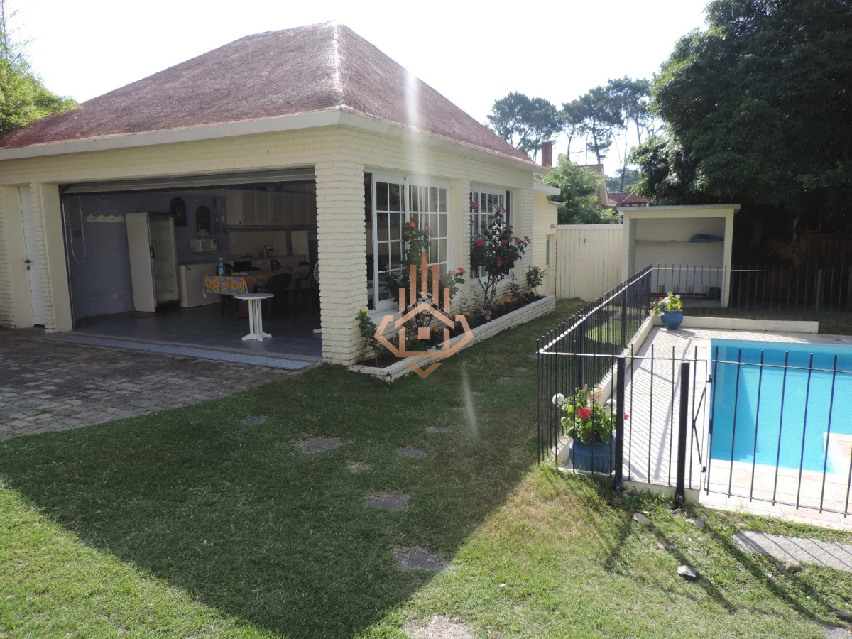 Vendo Casa de 5 Dormitorios en Punta del Este