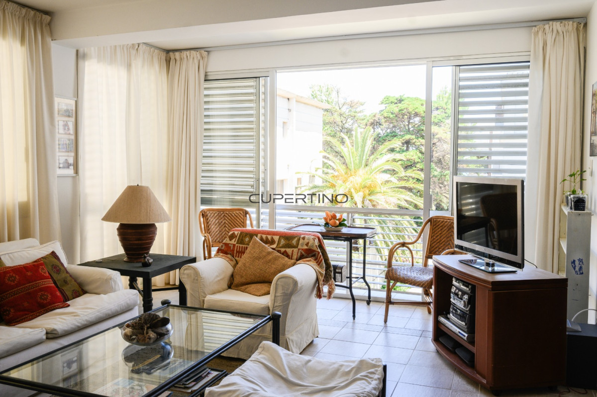 Apartamento ID.3555 - Apartamento en venta dos dormitorios y dependencia de servicio en Punta del Este
