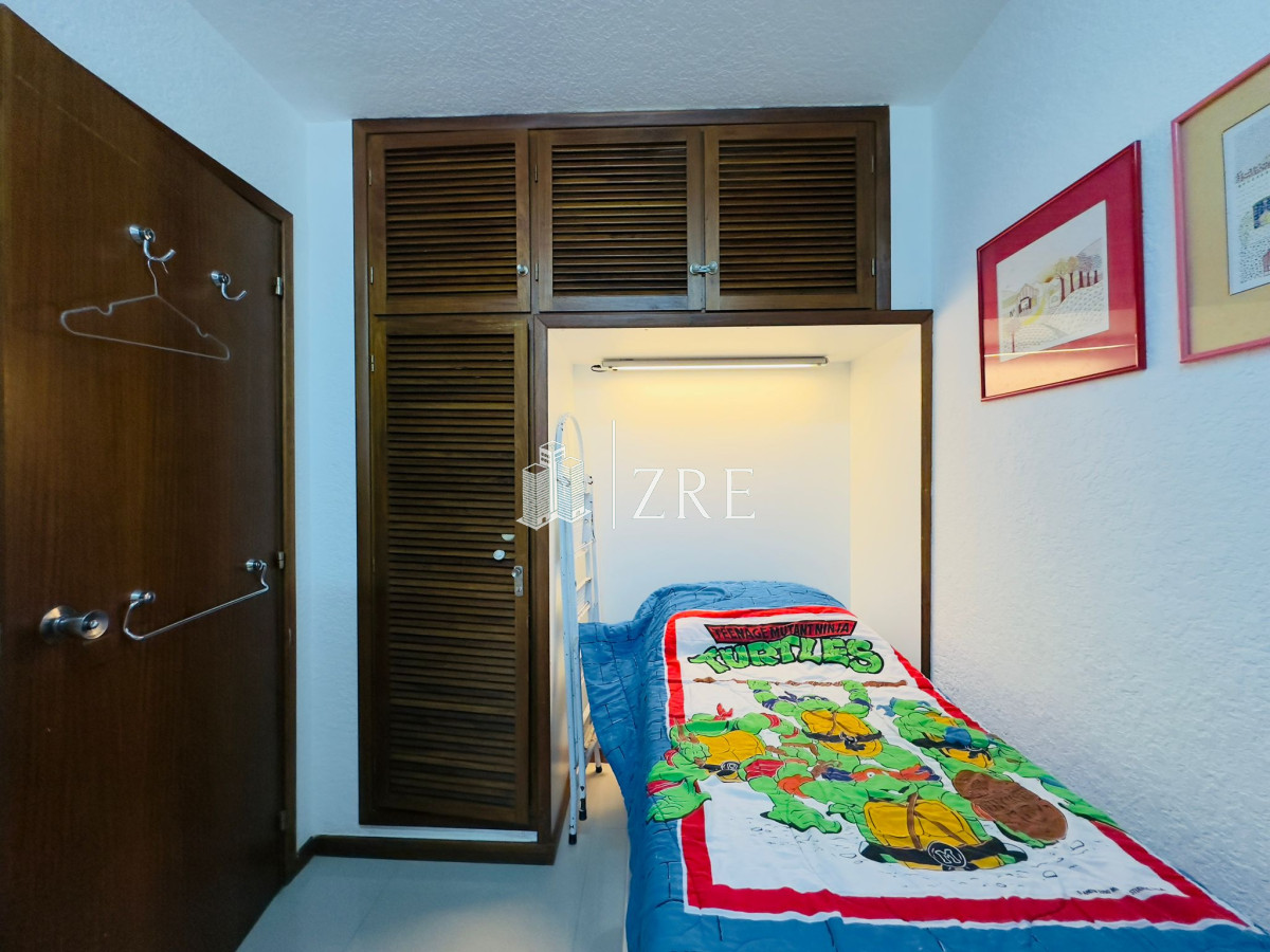 Apartamento ID.1165 - Apartamento reciclado, primera linea playa mansa, 3 dormitorios, 1 suite.