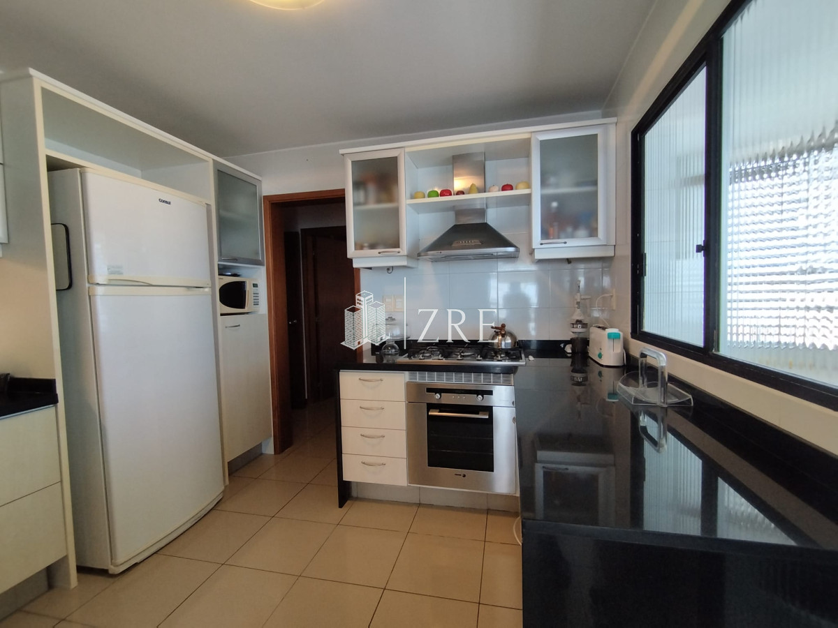 Apartamento ID.1166 - Apartamento en venta de 3 dormitorios y dependencia en Punta del Este