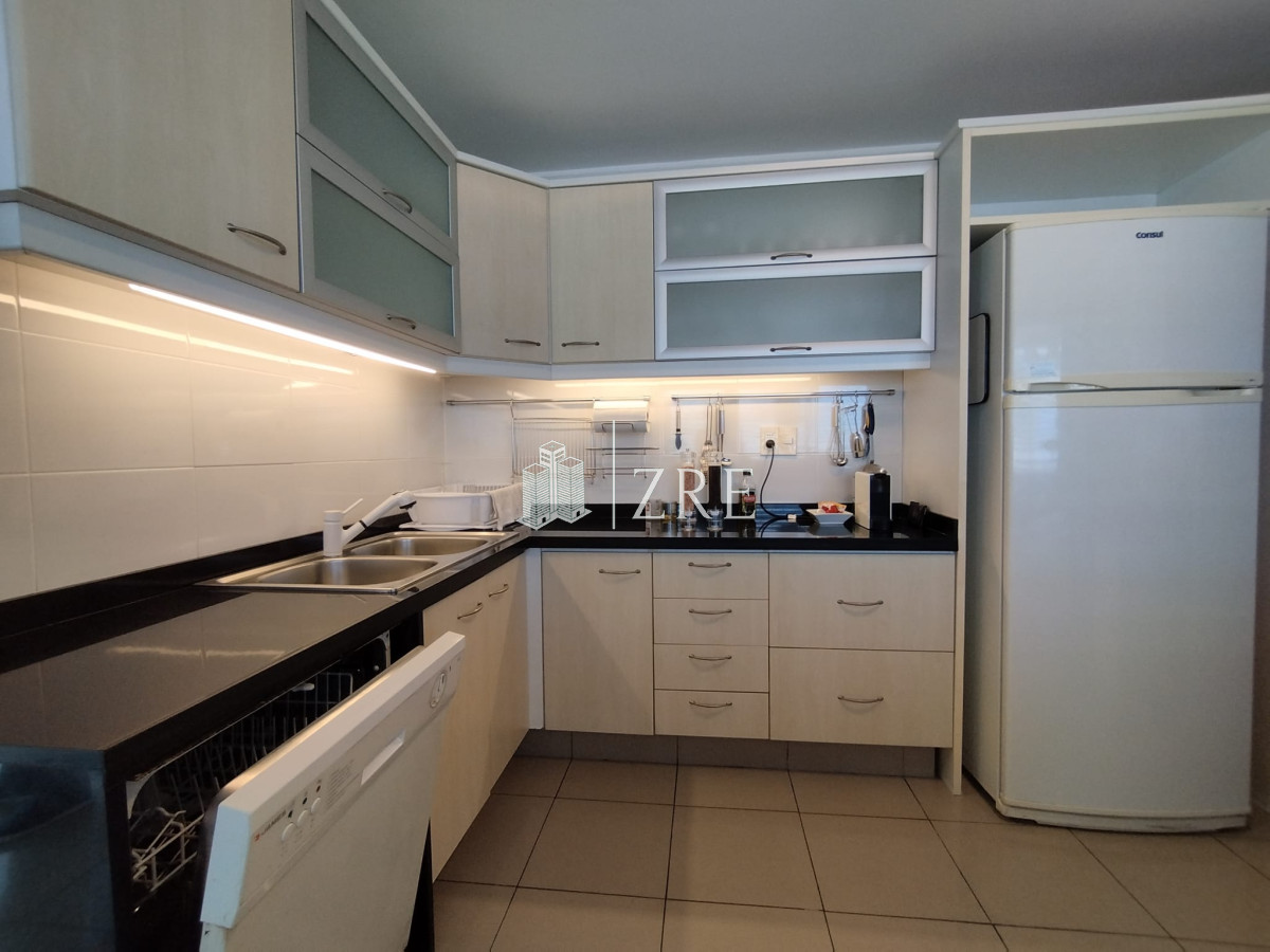 Apartamento ID.1166 - Apartamento en venta de 3 dormitorios y dependencia en Punta del Este