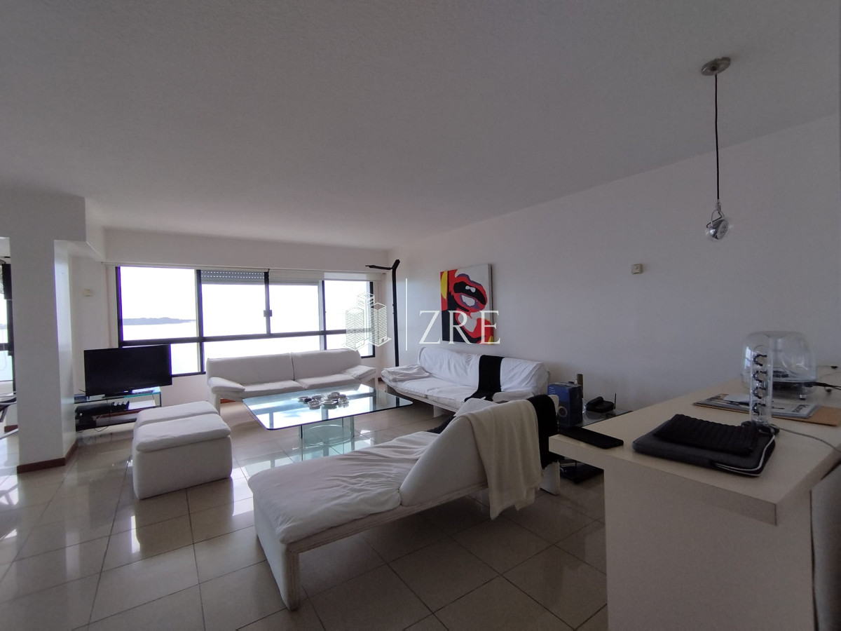 Apartamento ID.1166 - Apartamento en venta de 3 dormitorios y dependencia en Punta del Este