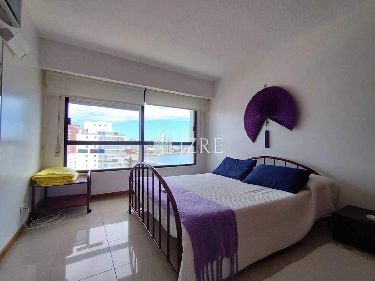 Apartamento ID.1166 - Apartamento en venta de 3 dormitorios y dependencia en Punta del Este