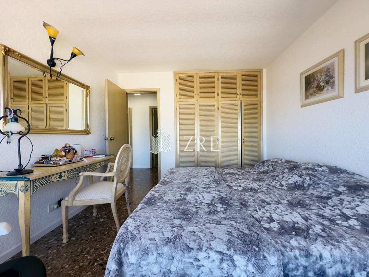 Apartamento ID.1165 - Apartamento reciclado, primera linea playa mansa, 3 dormitorios, 1 suite.