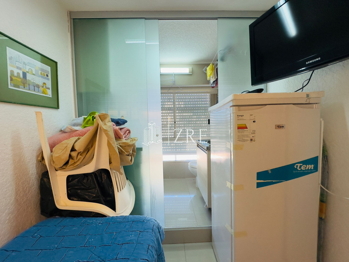 Apartamento ID.1165 - Apartamento reciclado, primera linea playa mansa, 3 dormitorios, 1 suite.