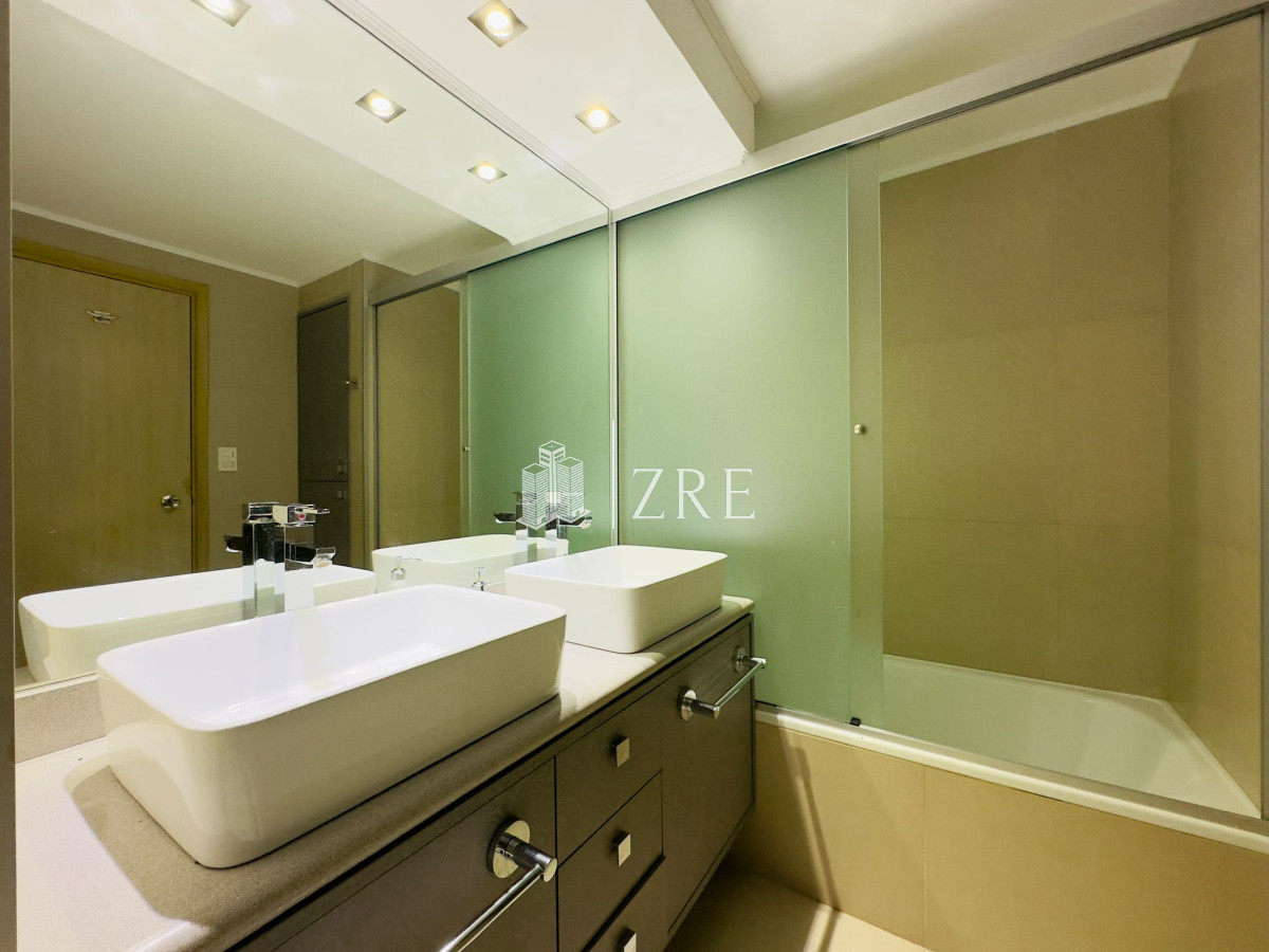 Apartamento ID.1165 - Apartamento reciclado, primera linea playa mansa, 3 dormitorios, 1 suite.