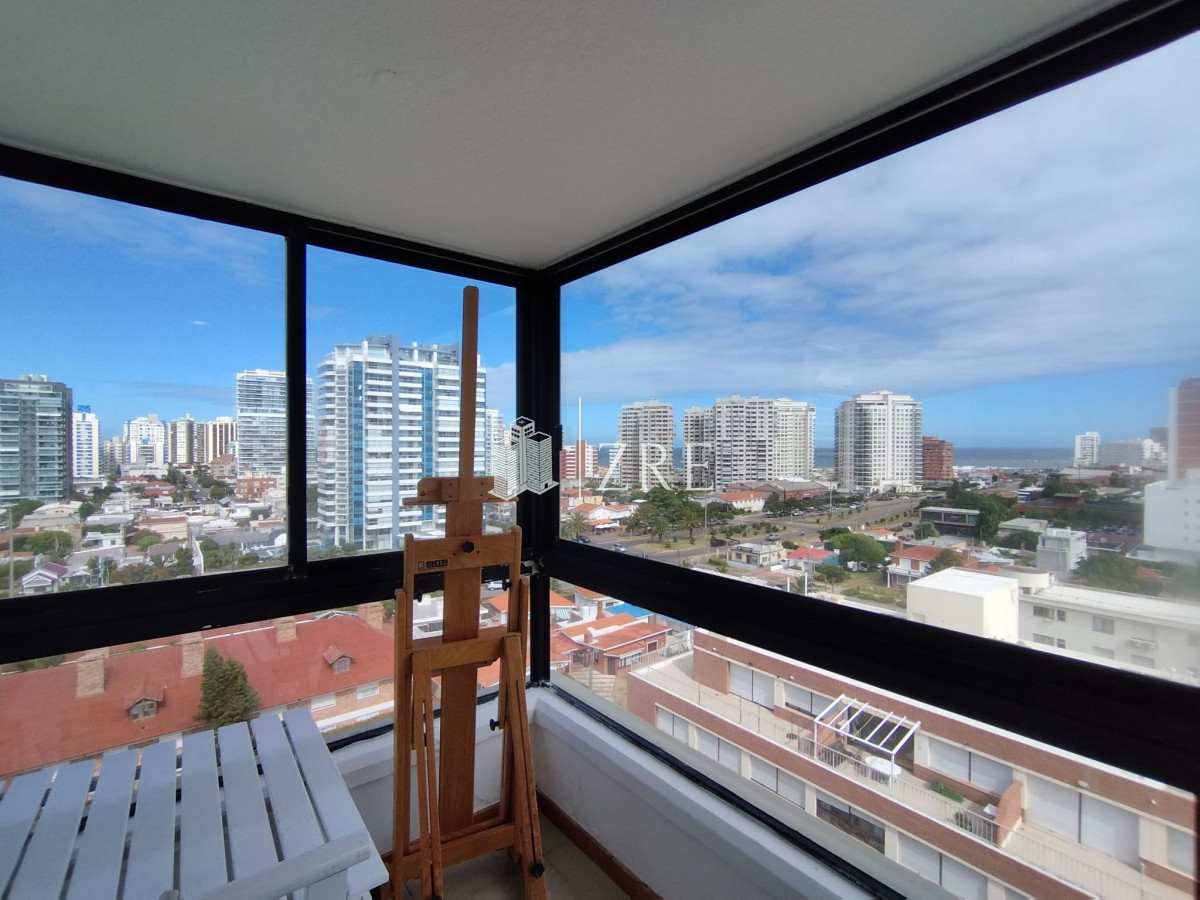 Apartamento ID.1166 - Apartamento en venta de 3 dormitorios y dependencia en Punta del Este