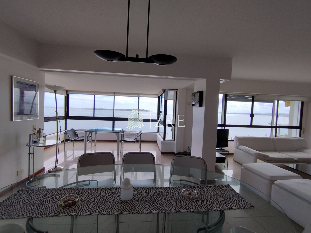 Apartamento ID.1166 - Apartamento en venta de 3 dormitorios y dependencia en Punta del Este