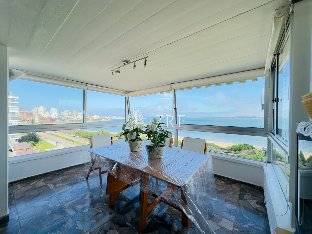 Apartamento ID.1165 - Apartamento reciclado, primera linea playa mansa, 3 dormitorios, 1 suite.