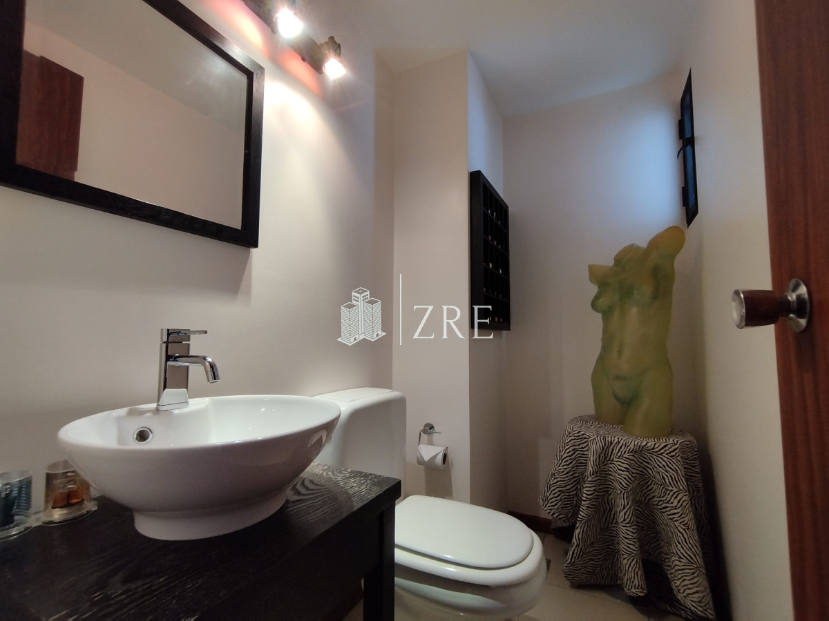 Apartamento ID.1166 - Apartamento en venta de 3 dormitorios y dependencia en Punta del Este