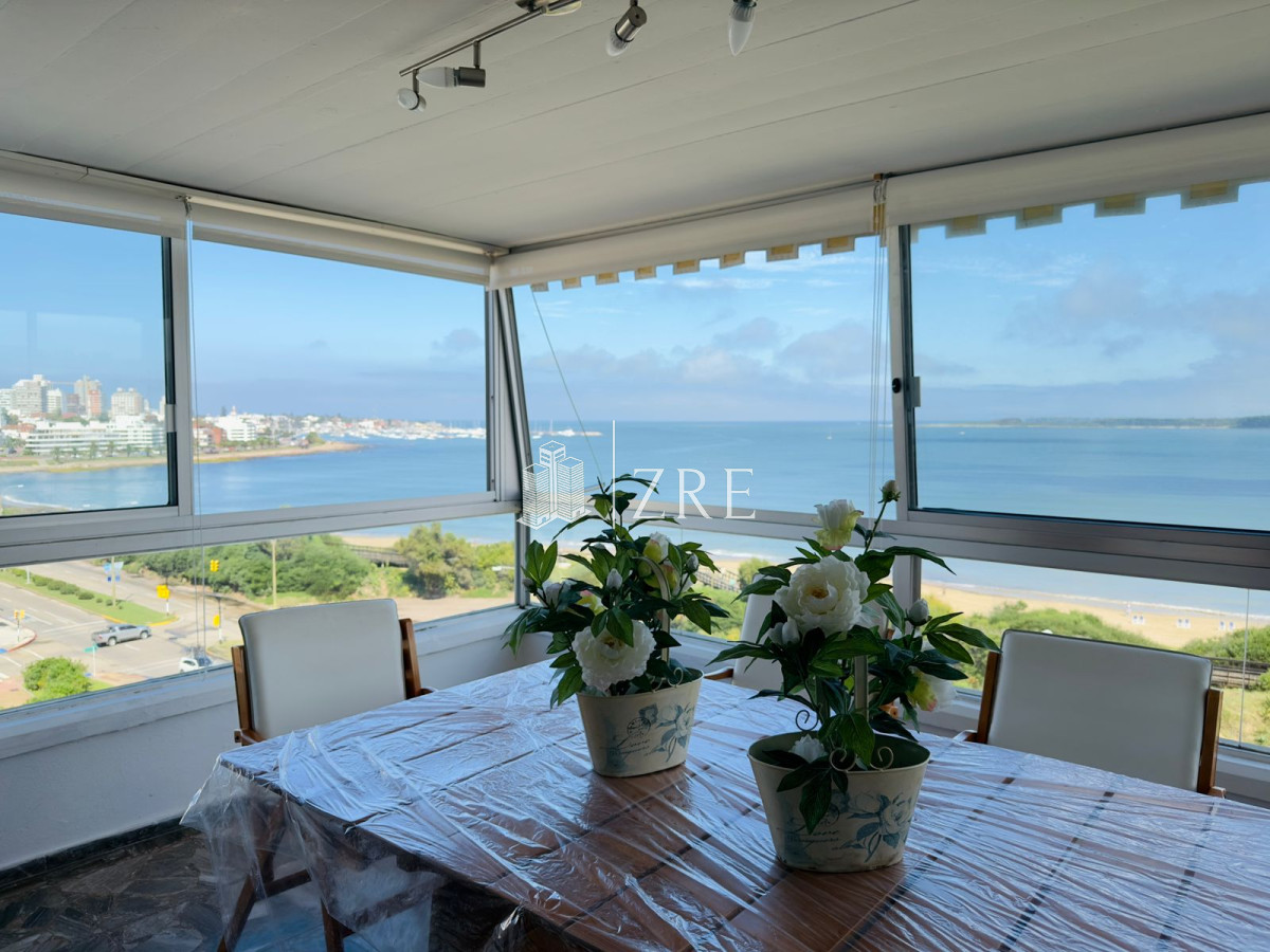 Apartamento ID.1165 - Apartamento reciclado, primera linea playa mansa, 3 dormitorios, 1 suite.