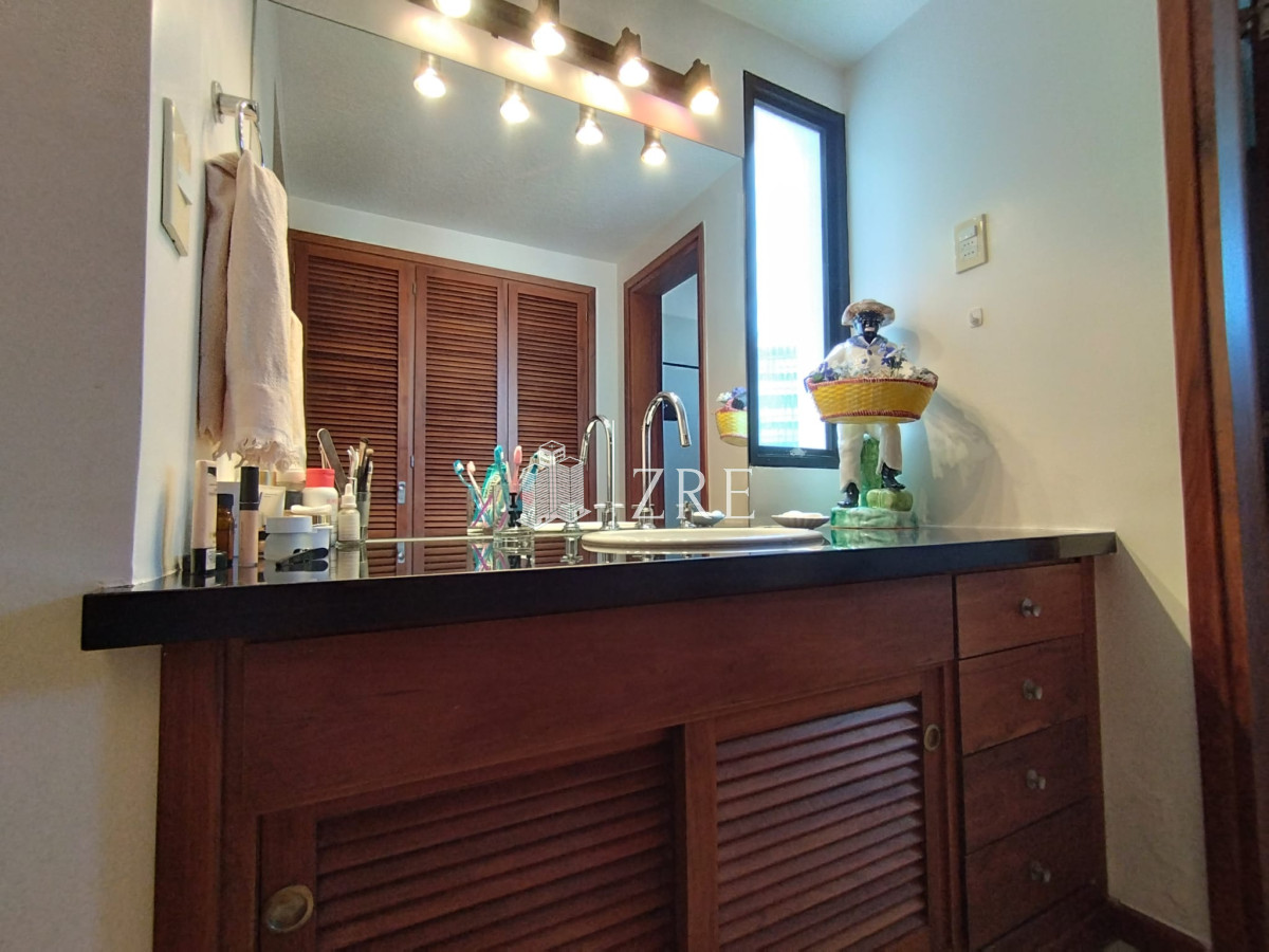 Apartamento ID.1166 - Apartamento en venta de 3 dormitorios y dependencia en Punta del Este