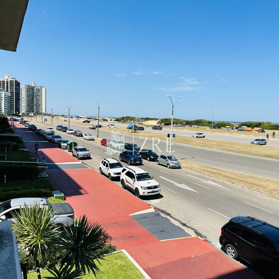 Apartamento ID.1267 -  Apartamento en venta, primera linea de la playa brava 