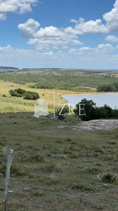 Chacra ID.1088 - Venta de chacra con lago en Garzon
