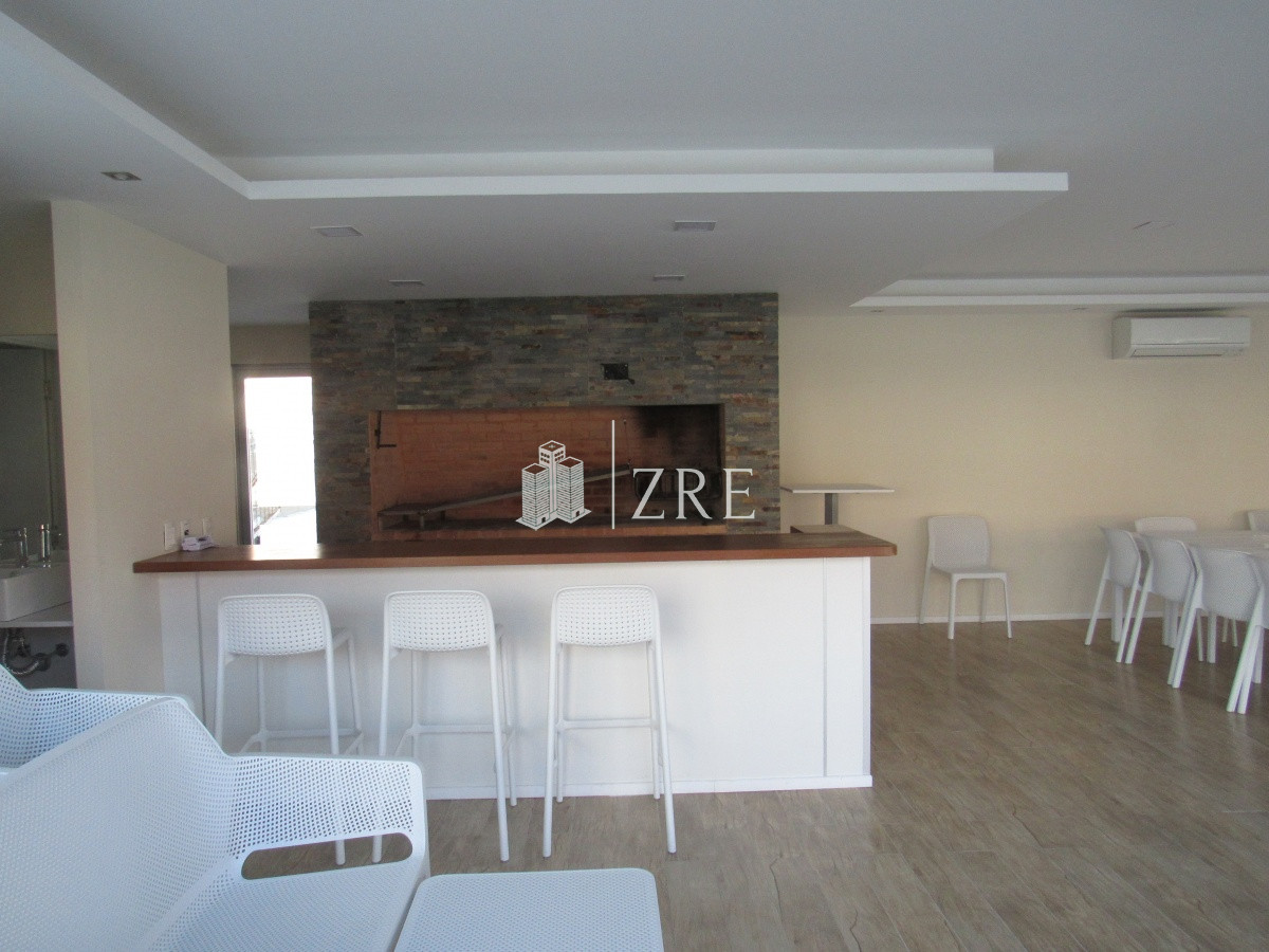 Apartamento ID.1165 - Apartamento reciclado, primera linea playa mansa, 3 dormitorios, 1 suite.