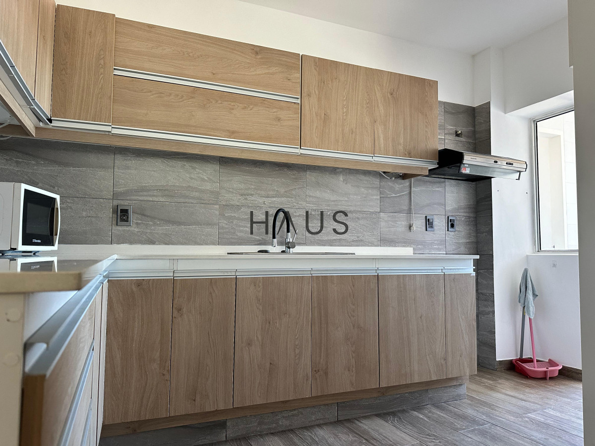 Apartamento ID.138 - Apartamento de dos dormitorios y dependencia de servicio en venta en Punta del Este