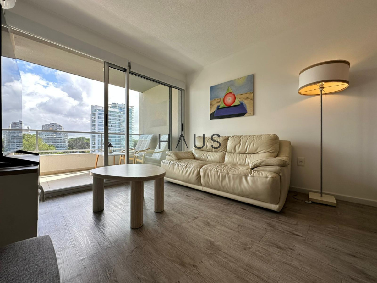 Apartamento ID.716 - Apartamento de dos dormitorios en venta en Punta del Este.-