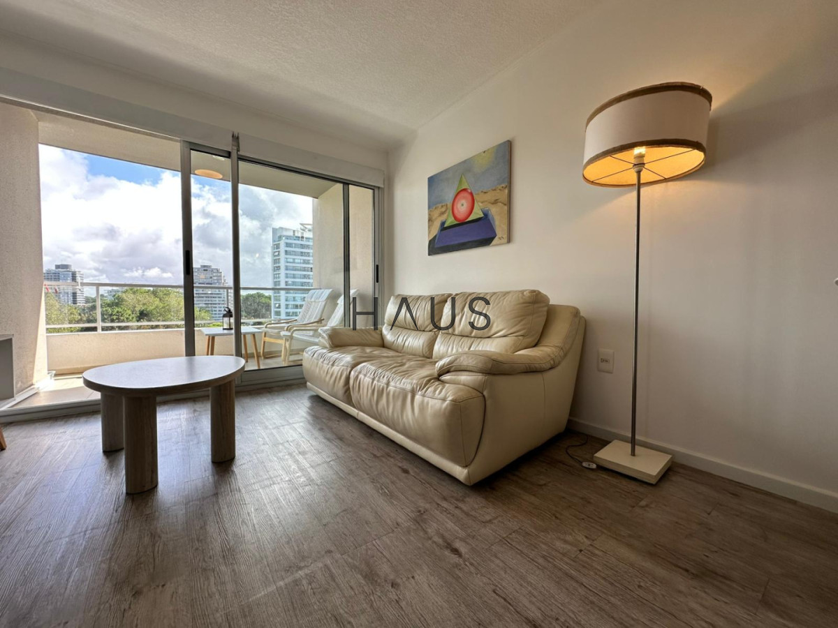 Apartamento ID.716 - Apartamento de dos dormitorios en venta en Punta del Este.-