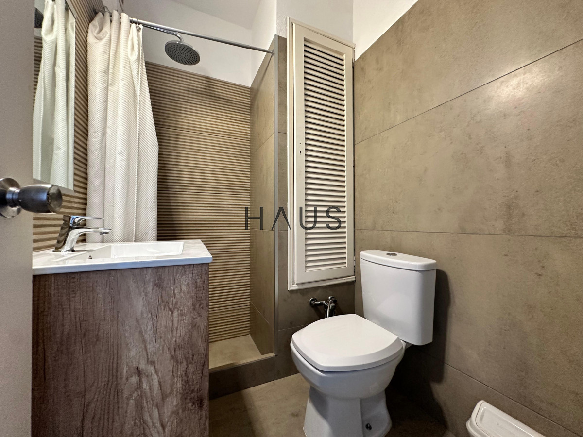 Apartamento ID.138 - Apartamento de dos dormitorios y dependencia de servicio en venta en Punta del Este