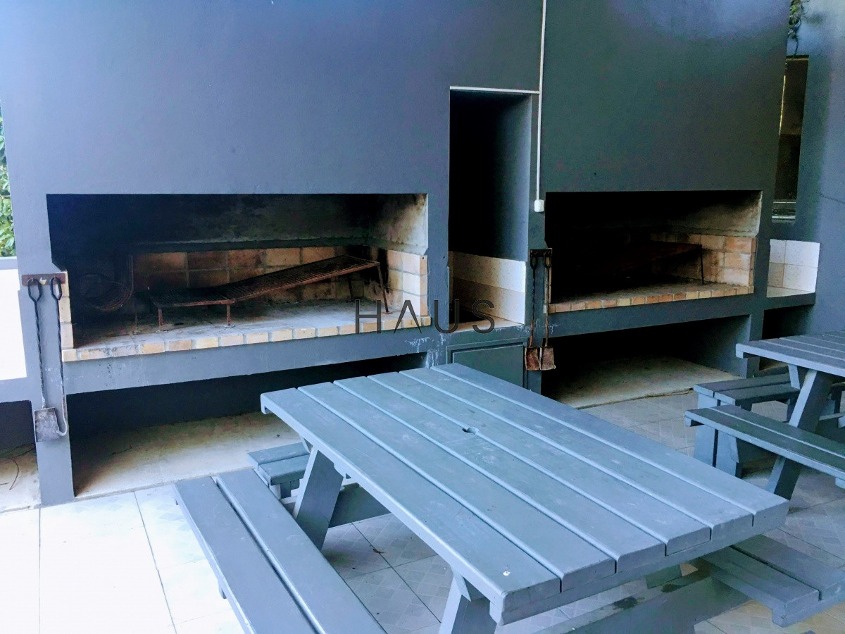 Apartamento ID.138 - Apartamento de dos dormitorios y dependencia de servicio en venta en Punta del Este