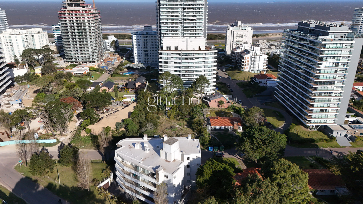 Terreno ID.479 - Venta de Terreno apto para PH 4 Pisos Punta del Este - Aidy Grill