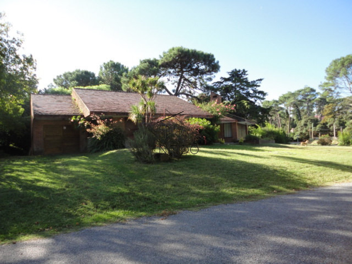 Casa ID.520 - Venta de casa de 3 dormitorios en Punta del Este 