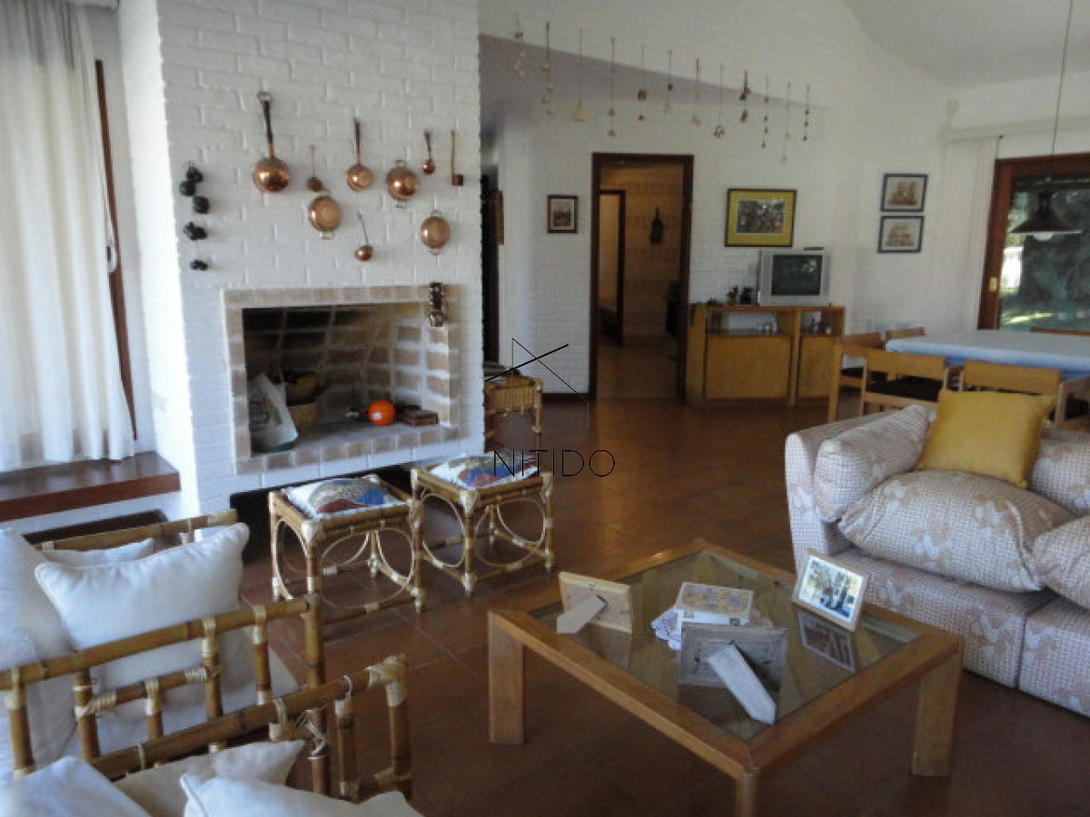 Casa ID.520 - Venta de casa de 3 dormitorios en Punta del Este 