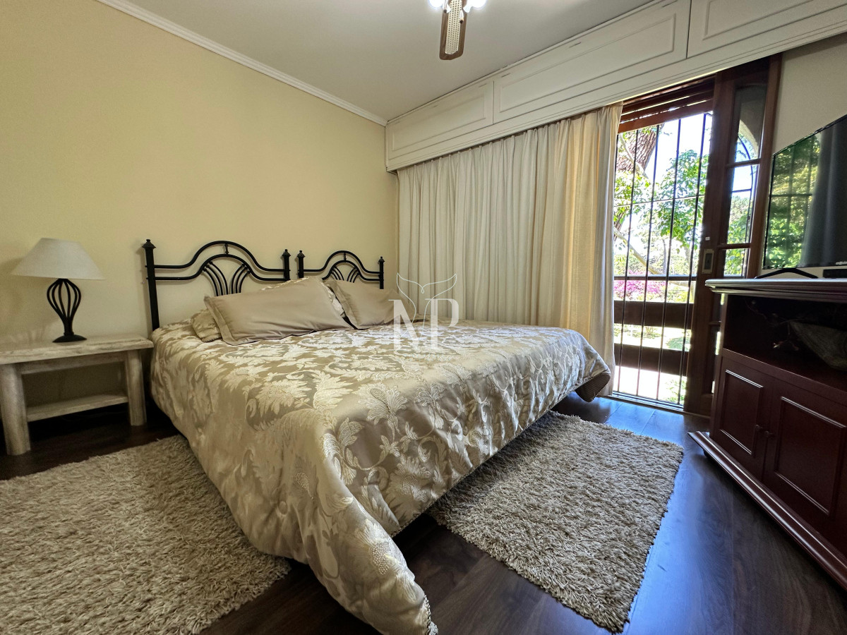 Casa ID.104 - Admirable casa en venta de 4 dorm. y dep. de servicio en Punta del Este