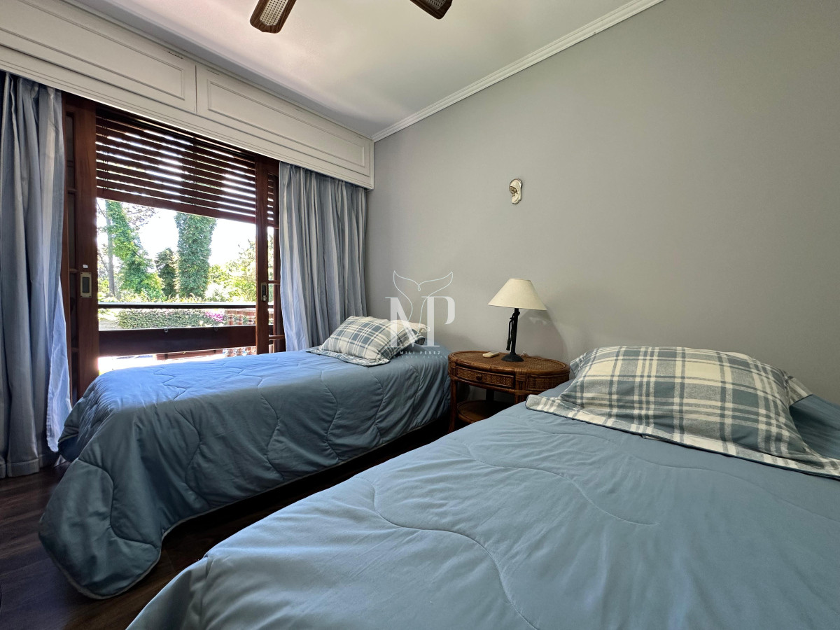 Casa ID.104 - Admirable casa en venta de 4 dorm. y dep. de servicio en Punta del Este