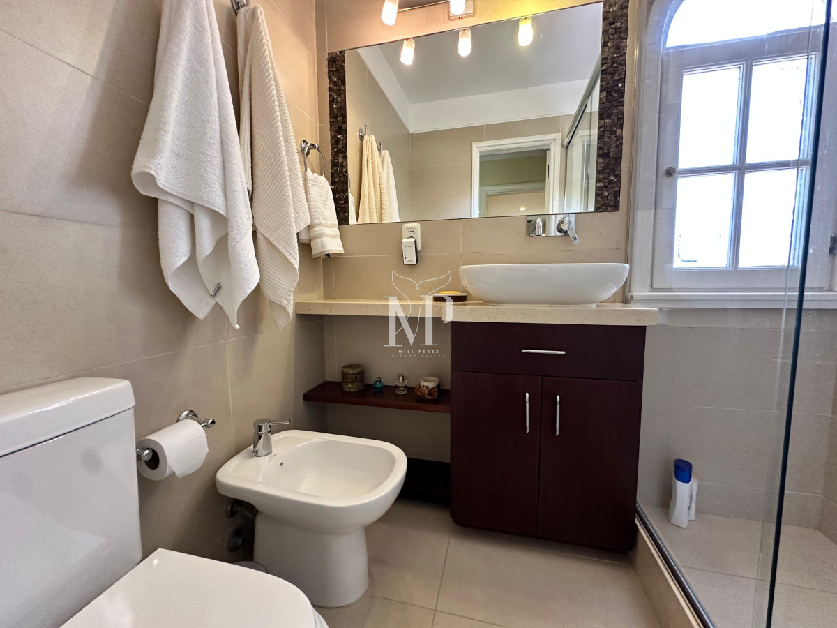 Casa ID.104 - Admirable casa en venta de 4 dorm. y dep. de servicio en Punta del Este