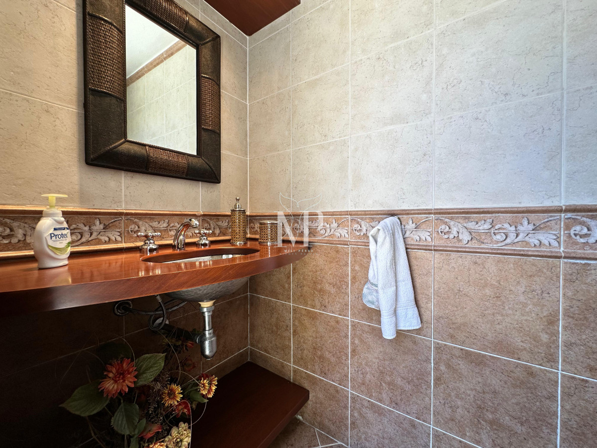 Casa ID.104 - Admirable casa en venta de 4 dorm. y dep. de servicio en Punta del Este