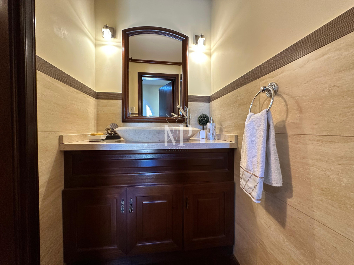 Casa ID.104 - Admirable casa en venta de 4 dorm. y dep. de servicio en Punta del Este