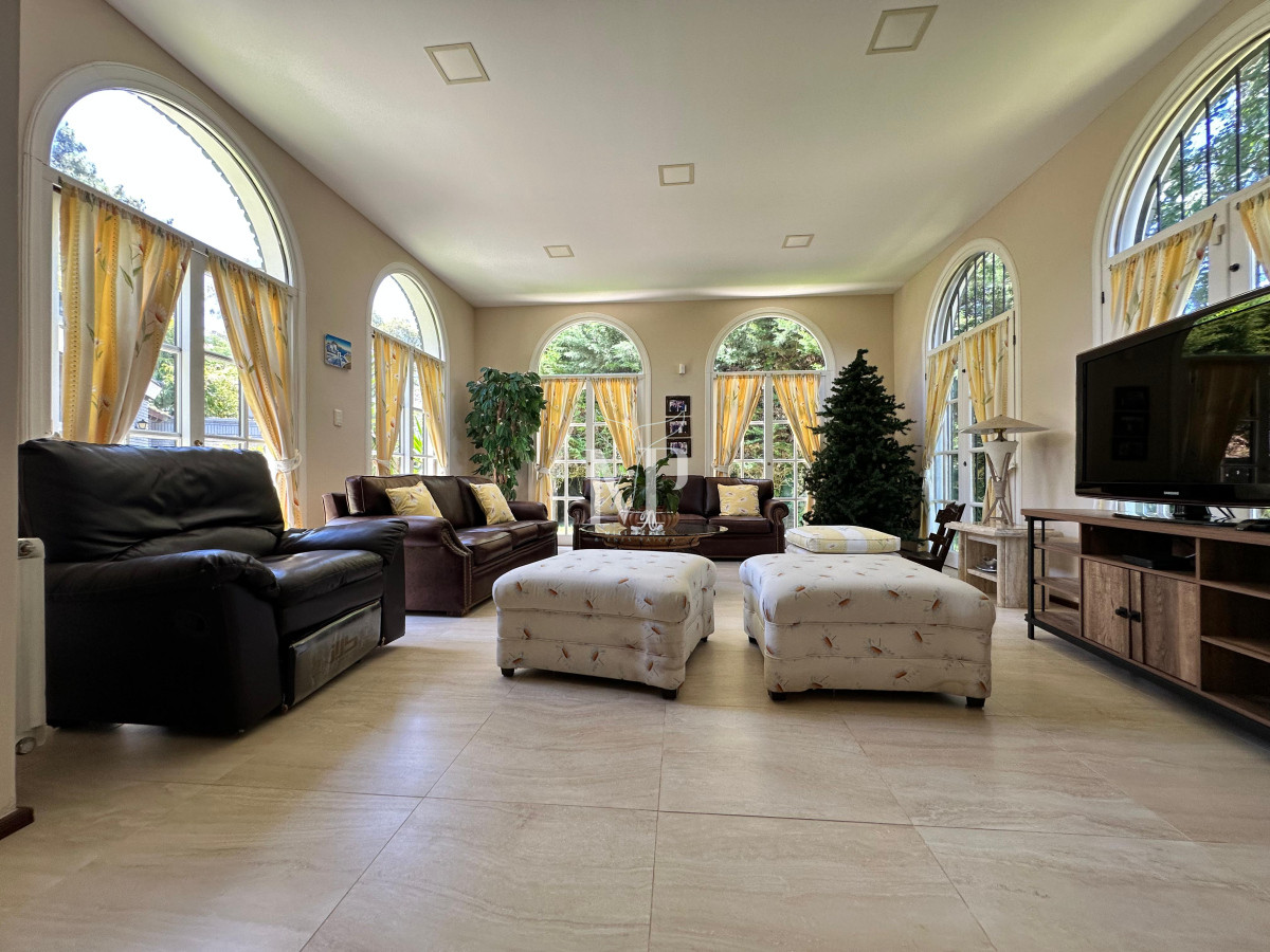 Casa ID.104 - Admirable casa en venta de 4 dorm. y dep. de servicio en Punta del Este