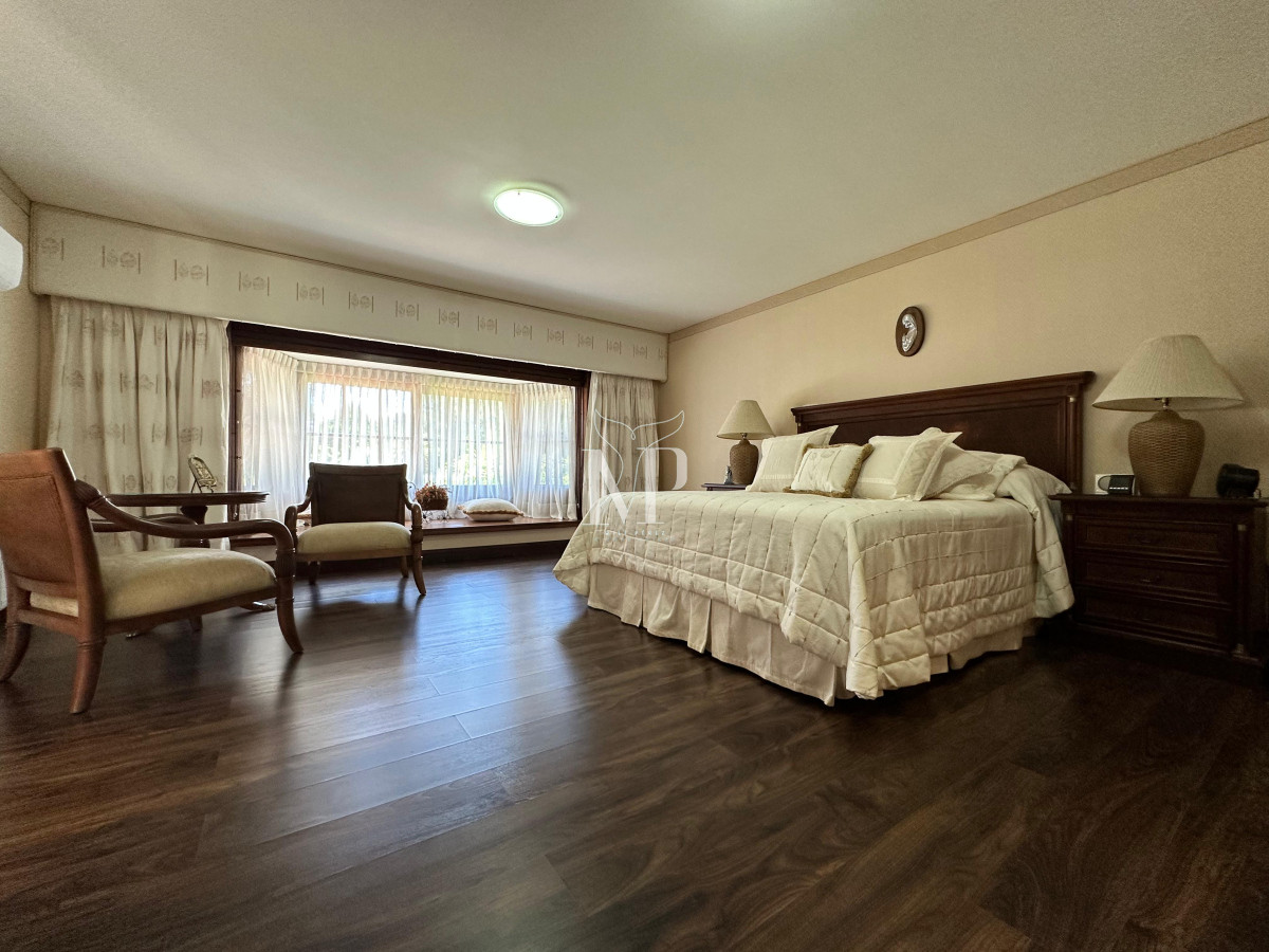 Casa ID.104 - Admirable casa en venta de 4 dorm. y dep. de servicio en Punta del Este