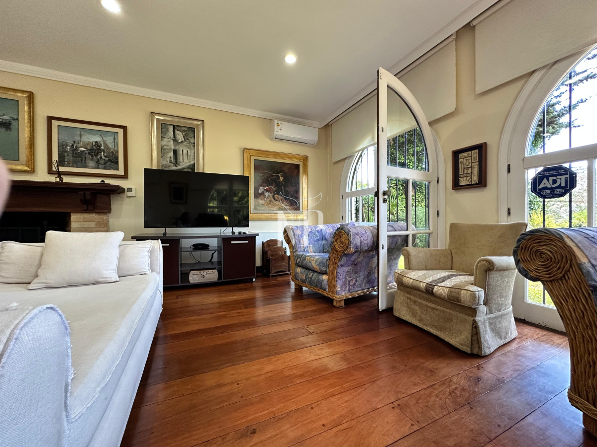 Casa ID.104 - Admirable casa en venta de 4 dorm. y dep. de servicio en Punta del Este