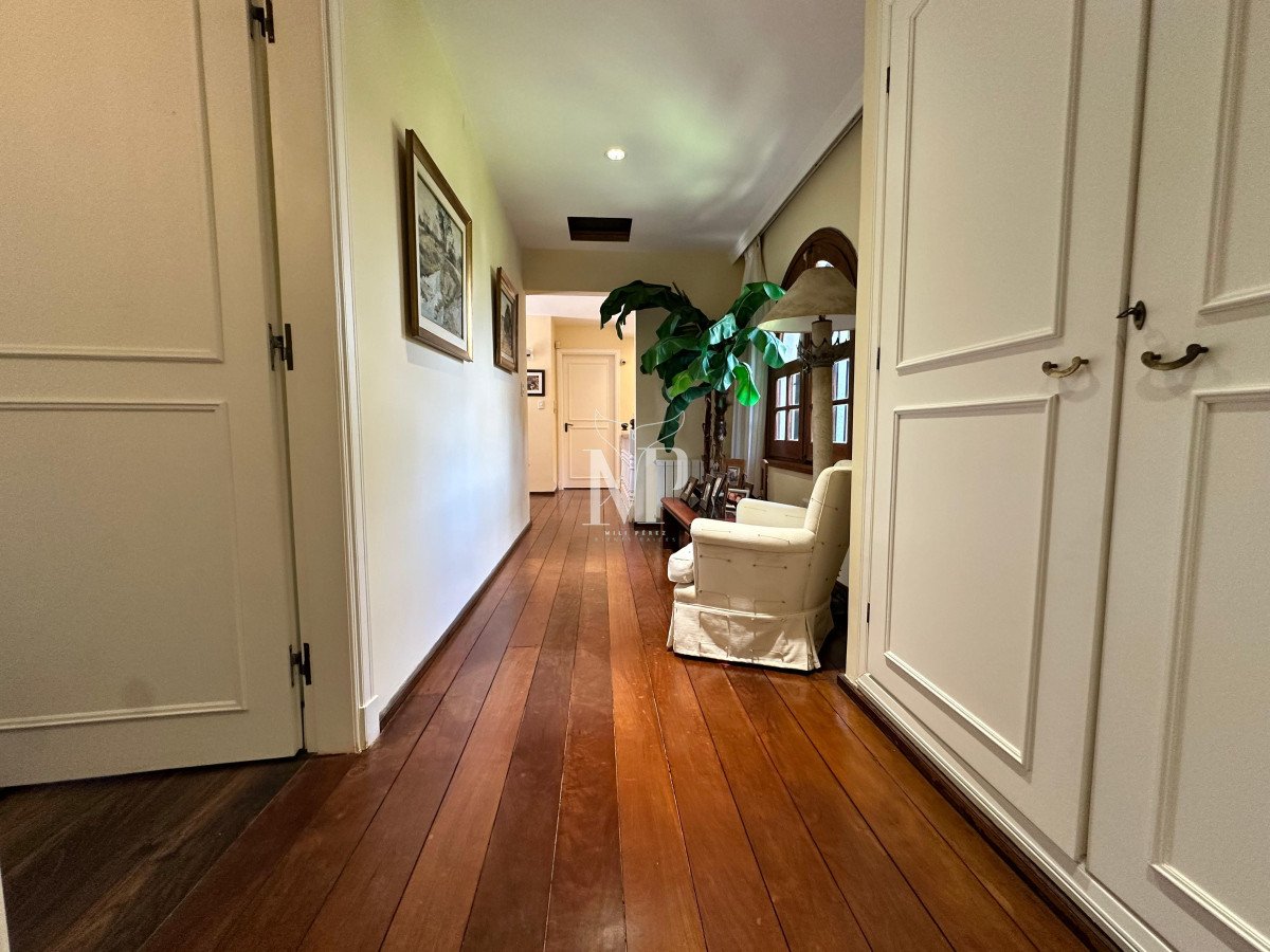 Casa ID.104 - Admirable casa en venta de 4 dorm. y dep. de servicio en Punta del Este