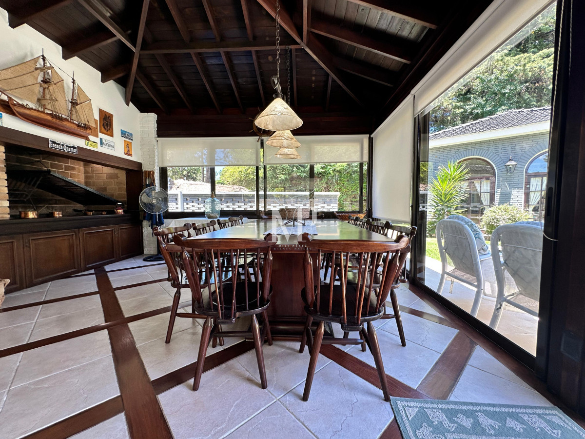 Casa ID.104 - Admirable casa en venta de 4 dorm. y dep. de servicio en Punta del Este