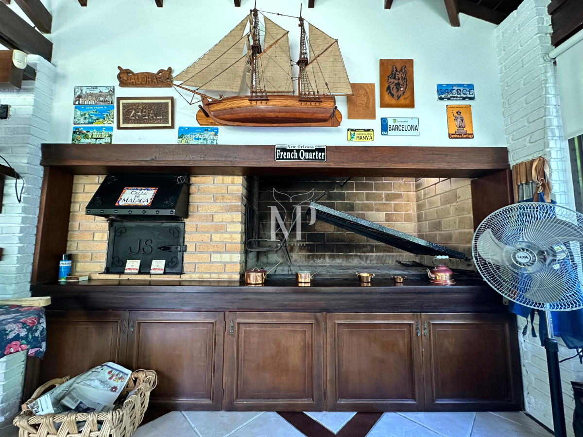 Casa ID.104 - Admirable casa en venta de 4 dorm. y dep. de servicio en Punta del Este